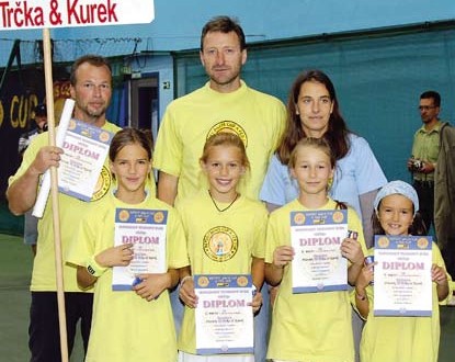 Dievčatá tš Trčka&Kurek skončili v celoslovenskom finále Detského Davis Cupu a Fed Cupu na šiestom a chlapci na siedmom mieste. Na slávnostnom vyhlásení výsledkov sa deti odfotili s olympijským víťazom Milošom Mečířom a majsterkou sveta vo štvorhre Janette Husárovou.